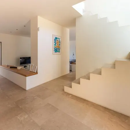 Modern With Pool Arta